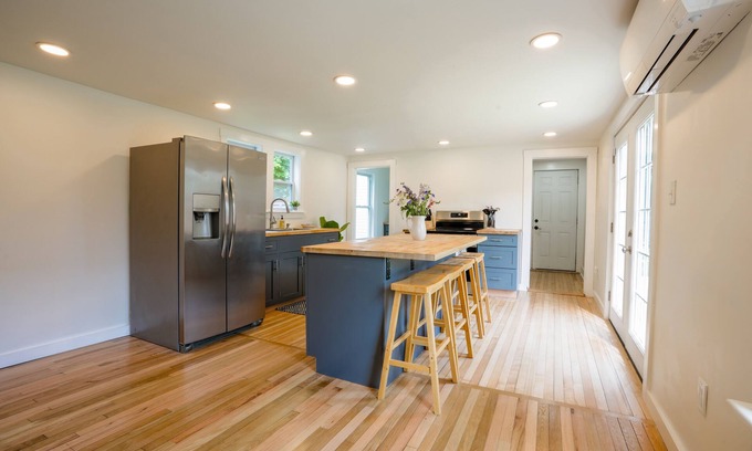 Bangor House | Charming 3-bedroom house with AC, WiFi and a large yard in the heart of Bangor!