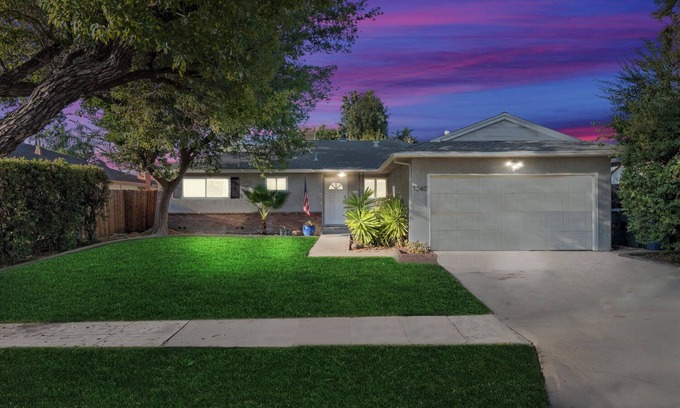 Raisin House | Charming 3-bedroom house with WiFi and AC in awesome Fresno