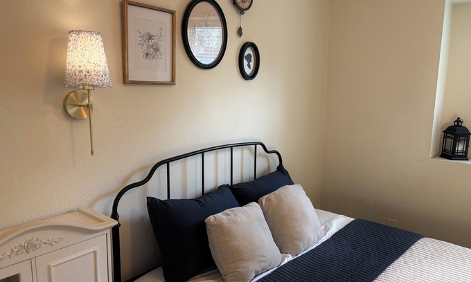 Spring House | Charming 3 bedroom house in Houston with AC,WiFi 18 minIAH Bush-Woodlands