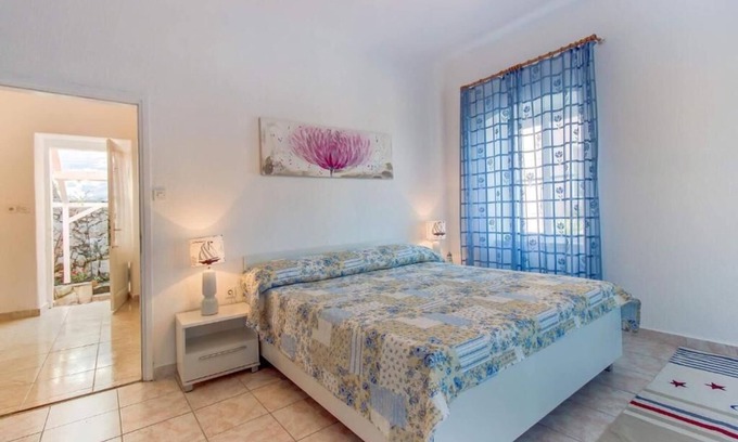 Veli Losinj Apartment | Charming 3-bedroom apartment with AC and WiFi in enchanting Veli Lošinj