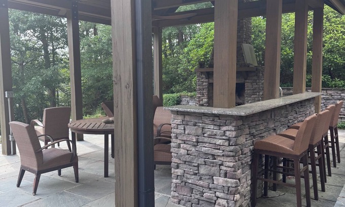 Arley House | Charming 3-bedroom lake house with outdoor recreation space and a large dock.
