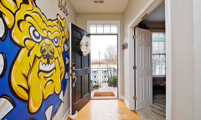 Downtown Greensboro House | Charming 3-bedroom townhome with WiFi and garage in Greensboro