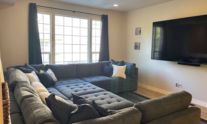 Foot Hills House | Charming 3-bedroom townhome in Provo new remodel