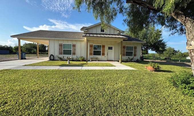 Brownsville House | Charming 3-bedroom house in Brownsville Cozy and comfortable modern farmhouse.