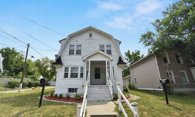 Grand Rapids House | Charming 3-bedroom house with WiFi and AC in Grand Rapids