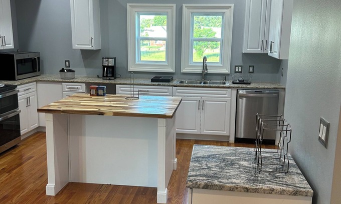 Downtown Little Rock House | Charming 3-bedroom townhome with WiFi, AC in Little Rock