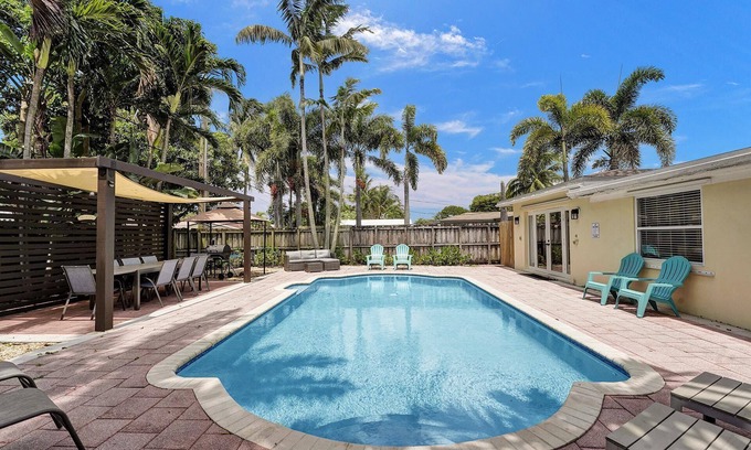 North Andrews Gardens House | Charming 3 bedrooms house with heated pool & Grill