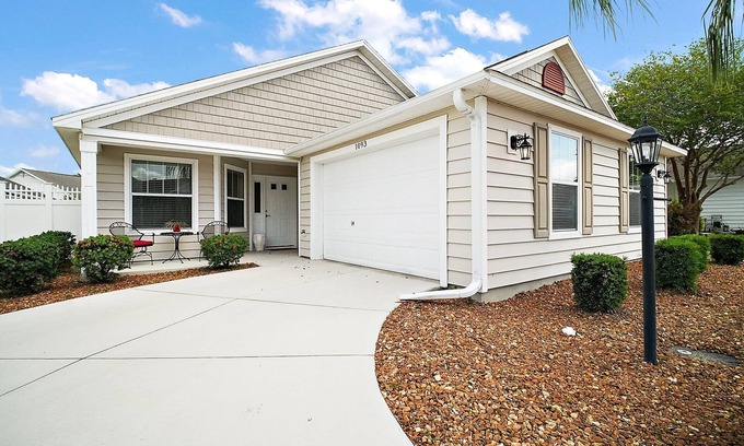 Lake Sumter Landing Villa | Charming 3-bedroom villa walking distance to Lake Sumter Sq Golf Cart included