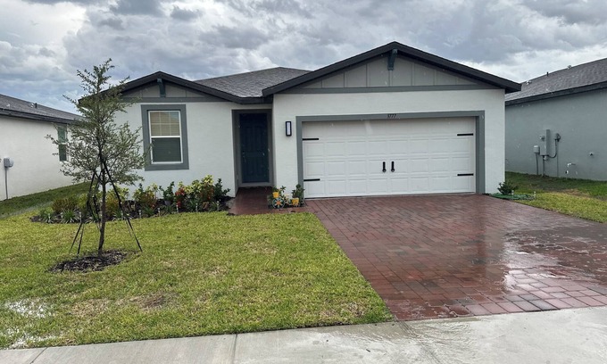 Winter Haven House | Charming 3-bedroom house with WiFi and AC in Winter Haven 5Mi Legoland