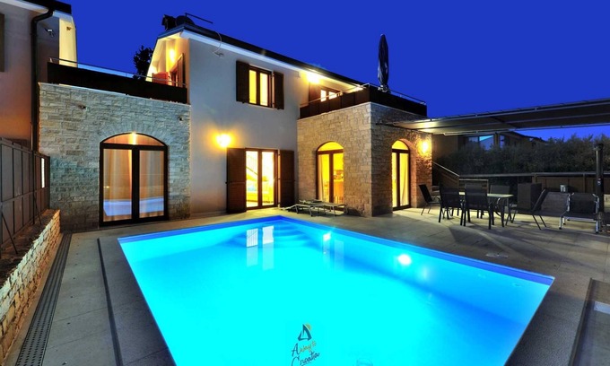 Novigrad Villa | Charming 3-BR villa with private pool close to beaches