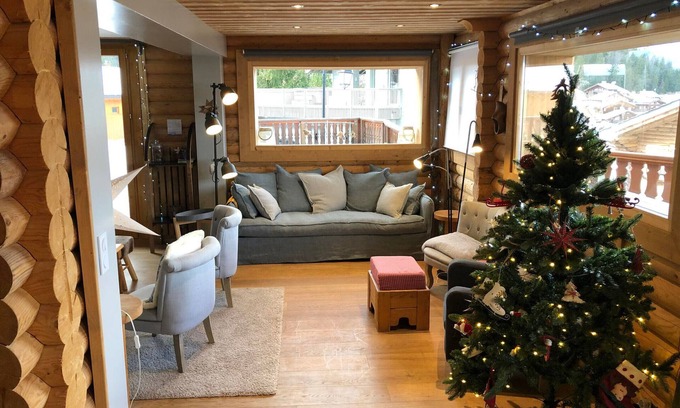La Perriere Ski Chalet | Charming 3* Chalet with Panoramic Views, 400m from La Tania Ski Slopes