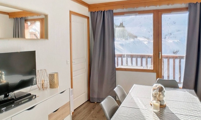 Les Bruyeres Apartment | Charming 3-room apartment, 40m², south-facing balcony, ski-in/ski-out, Les Bruyères area