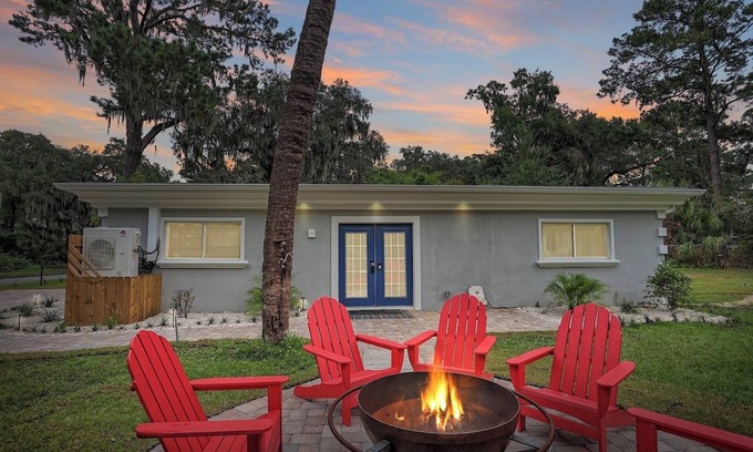 Whitemarsh Island House | Charming 3bedroom house 8 minutes from Tybee and 12 minutes to riverfront