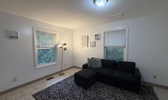 Macomb Apartment | Charming 3BR/2BA Apartment in Macomb, IL