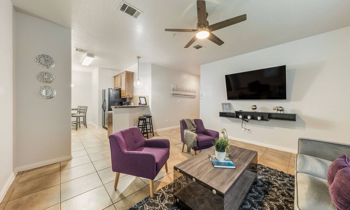 Elgin House | "Charming 3BR/2BA Haven: Short Distance to Austin and surrounding Cities!