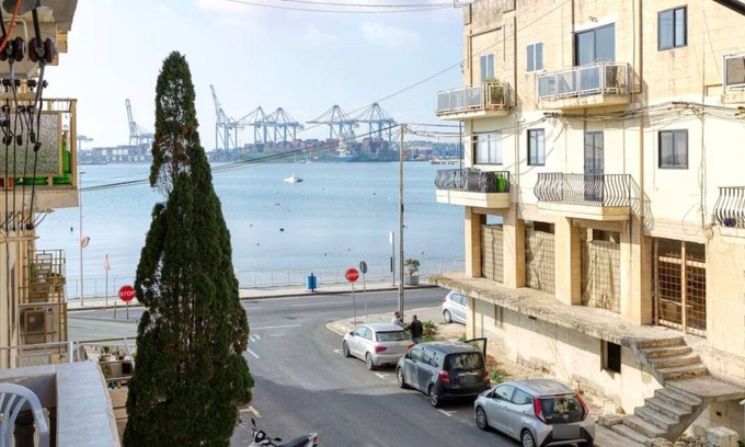 Il-Qajjenza Apartment | Charming 3BR Apt with Breathtaking Sea Views!