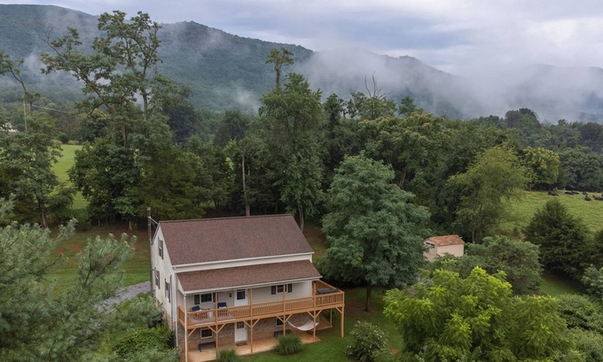 Stanley Cottage | Charming 3br cottage+views+firepit+remote work