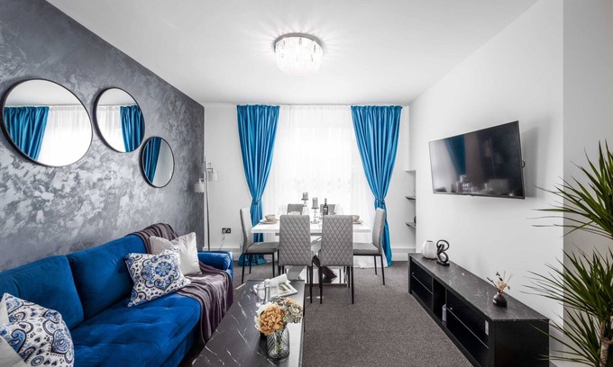 Elephant and Castle Apartment | Charming 4-Bedroom Apt Minutes from Borough St