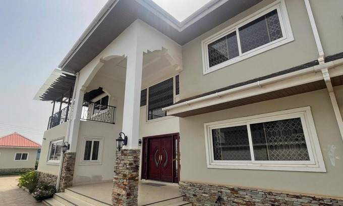 Teshie House | Charming 4-bedroom, 4 and half bathroom house in nice area of Burma Hills, Accra
