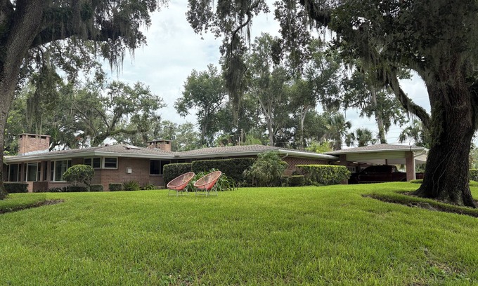 Lakeland House | Charming 4-bedroom estate with WiFi, AC in pleasant Lakeland Must see !