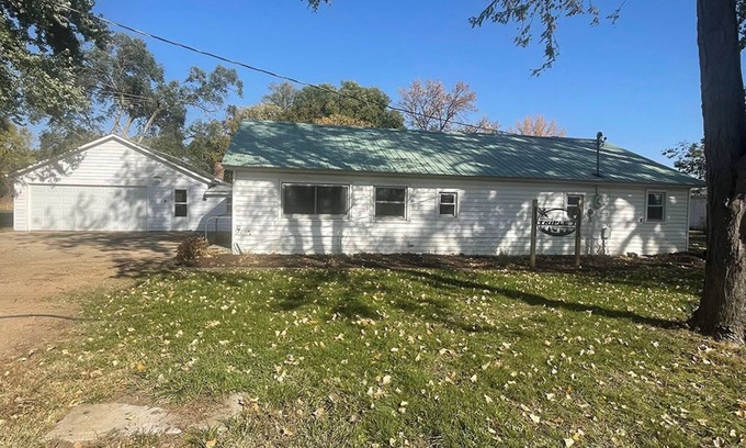 Boyd County House | Charming 4-bedroom house located in a peaceful setting in Lynch