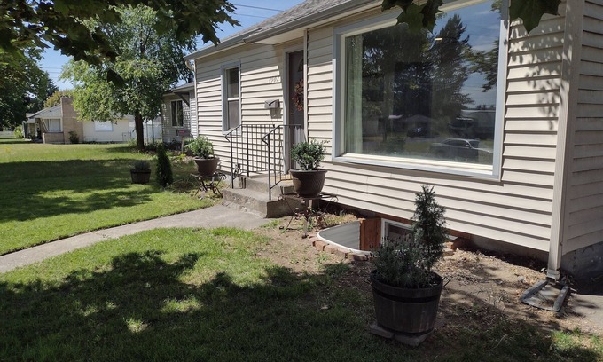 Spokane House | Charming 4-bedroom light and open concept house with in a good area of Spokane