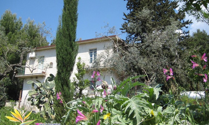 Itri House | Charming 4 bedrooms Country-house situated in the hills of Itri, close to Gaeta.