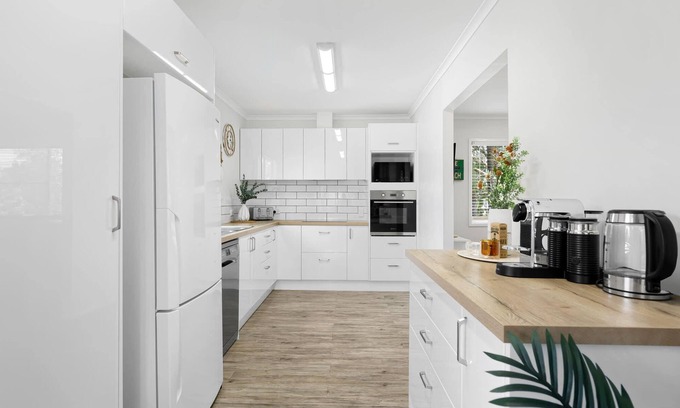 Maroochydore House | Charming 5-Bed Coastal Escape in Maroochydore