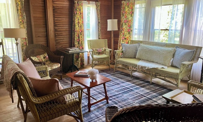 Roaring Brook Cottage | Charming 5-bedroom Roaring Brook cottage in Harbor Springs with beach access.