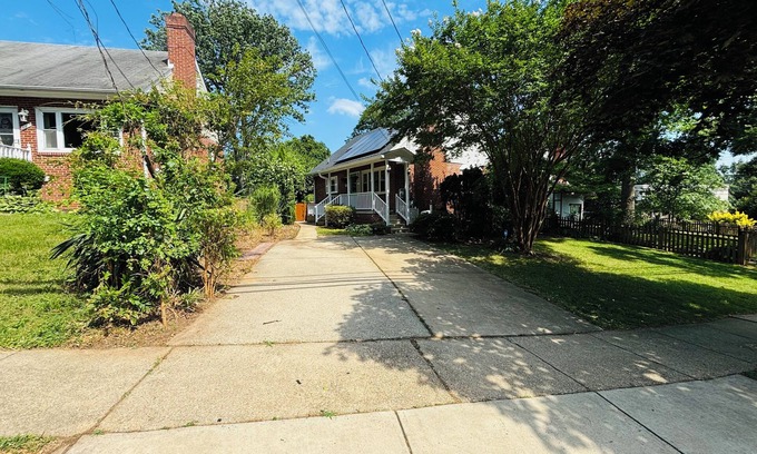 Kensington House | Charming 5 bedrooms house in peaceful Kensington with parking near DC