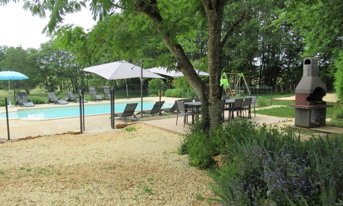 Mauzens-et-Miremont Cottage | Charming 5-Bedroom House with Private Pool in the Heart of Périgord Noir