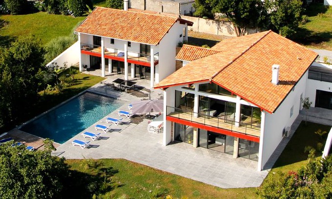 Kokotia Villa | Charming 6 bedroom Villa in St Jean De Luz (Q8403)