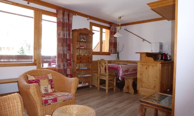 Pralognan-la-Vanoise Apartment | Charming Apartment in Prime Location - Central Pralognan-la-Vanoise