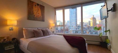 Crosstown Apartment | Charming Abode Downtown Vancouver