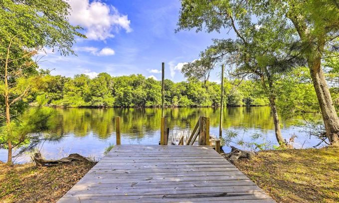 Bell Cabin | Charming Abode w/Dock on the Suwannee River