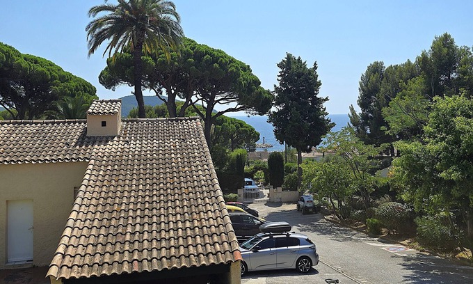 Les Lecques Apartment | CHARMING AIR-CONDITIONED STUDIO WITH SEA VIEW