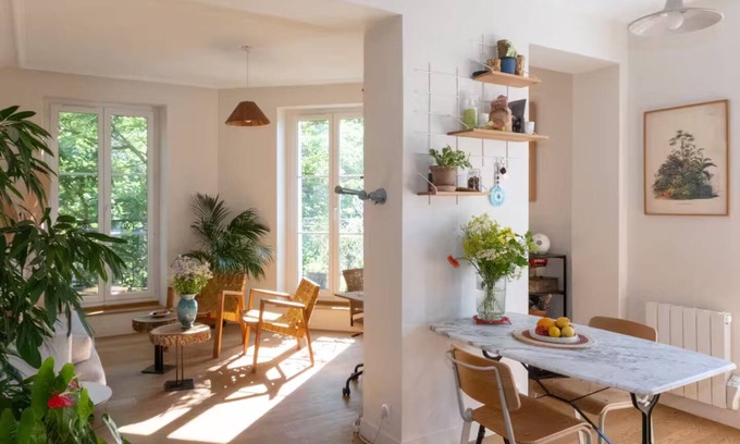 Cite Rouge Apartment | Charming and bright apartment with long balcony