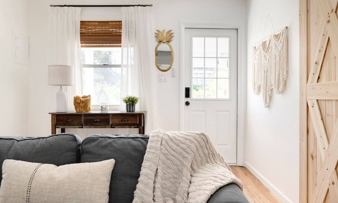 Tarpon Springs Cottage | Charming and cozy 1920’s cottage in Tarpon Springs, 3 min walk to Sponge Docks.