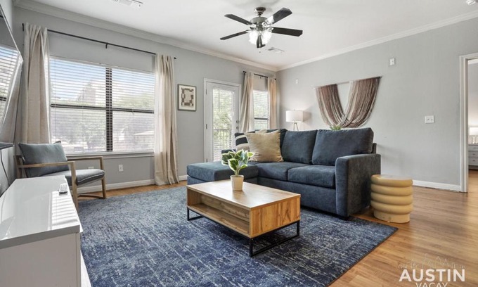 West Campus Apartment | Charming and Spacious Apt in Austin with a Pool