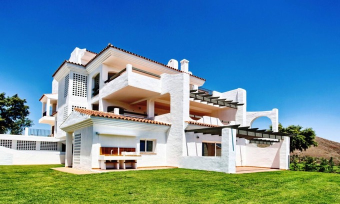 Ojen Apartment | Charming and spacious ground floor apartment + infinity pool with sea views