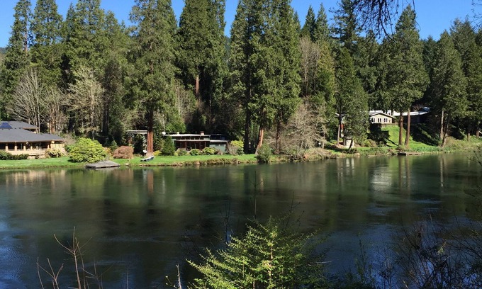 Walterville House | CHARMING AND SPECTACULAR RIVERFRONT HOUSE, BEAUTIFUL IN ANY SEASON OF THE YEAR!