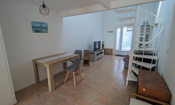 Chateauneuf-Grasse Apartment | Charming Apartment with Private Garden – Between Sea and Countryside