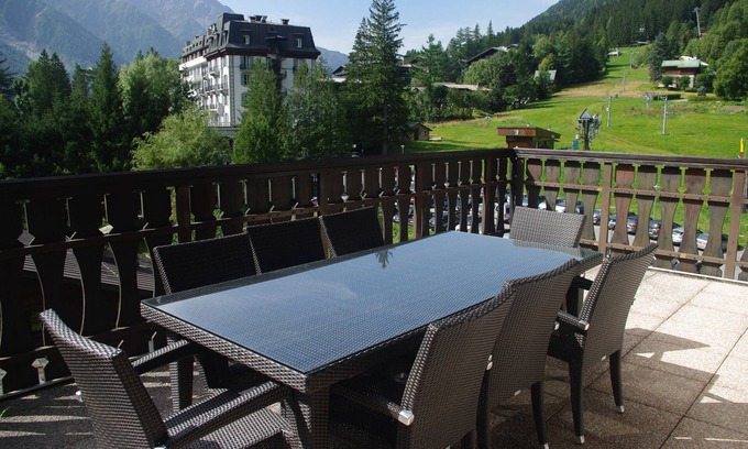 Chamonix City Centre Apartment | Charming apartment 8 people, next to the Savoy/Brévent ski slopes, Chamonix