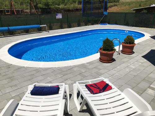 Rakovica Apartment | Charming Apartment in Rakovica with Shared Pool