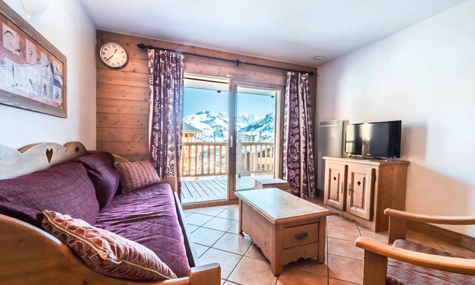 Les Almes Apartment | Charming Apartment · Close to Slopes · Balcony · Wi-Fi · Parking · 6 People