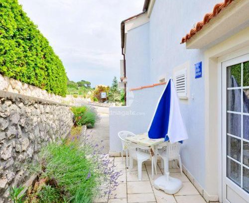 Suha Punta Apartment | Charming apartment in Kampor with private garden - 28 m²