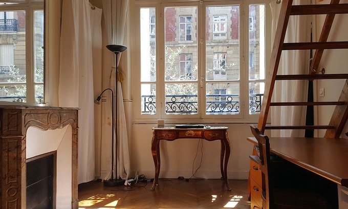 Quartier de la Plaine-de-Monceaux Apartment | Charming apartment near the Arc de Triomphe.