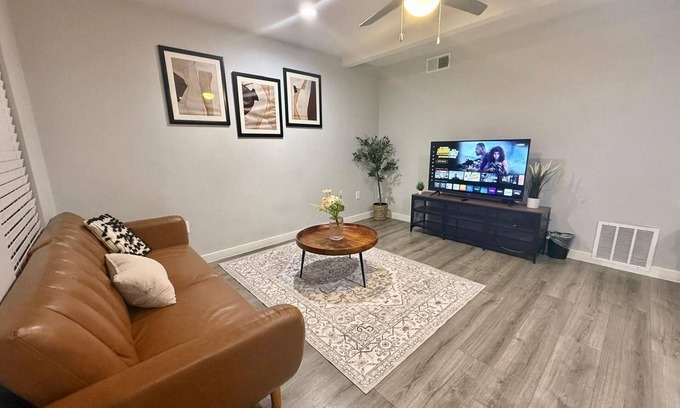 Cedars Apartment | Charming Apartment Near Downtown Dallas | 1 BR, 1BT, sleeps upto 5