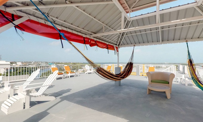 San Pedro Apartment | Charming apartment w/amazing rooftop view, WiFi & partial AC - walk everywhere