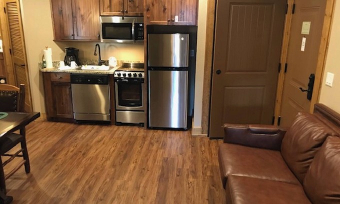 Gatlinburg Resort | Charming apartment with WiFi in Gatlinburg Unit S